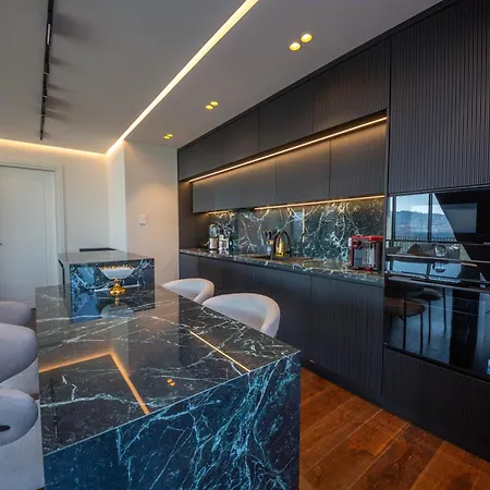 Side Apartment *