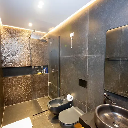 Side Apartment *
